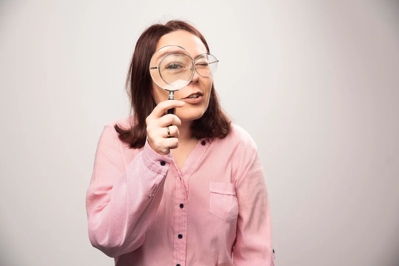 portrait-woman-holding-magnifyin